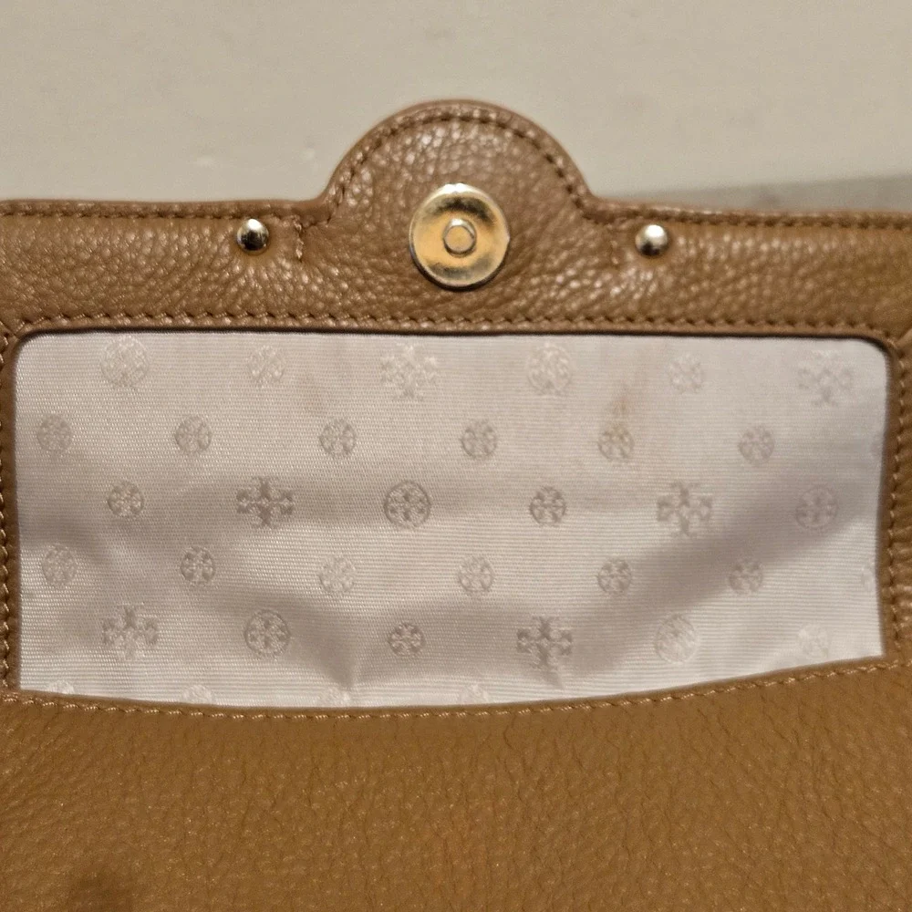 Tory Burch Amanda Tan Pebbled Leather Crossbody Bag Clutch Gold Logo